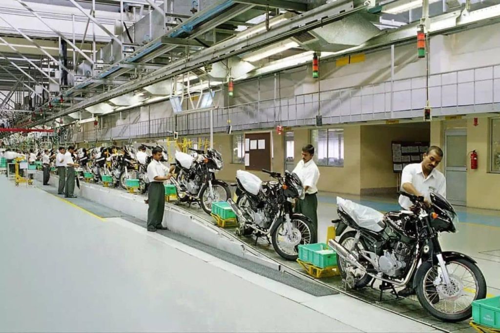 bajaj-auto-surpasses-₹2-lakh-crore-mark:-a-triumph-in-the-auto-industry.