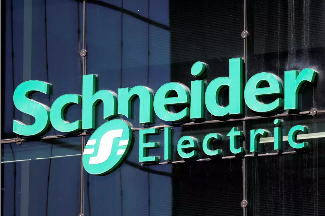 schneider-electric-infrastructure’s-roadmap-to-future-growth:-digitalization-and-renewable-energy